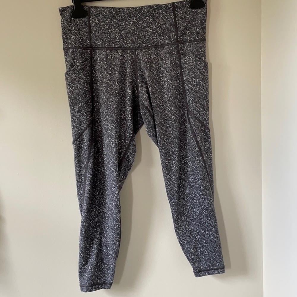 Athleta stash pocket salutation tights. size 1X